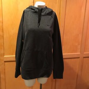 Nike therma fit hoodie with front pouch